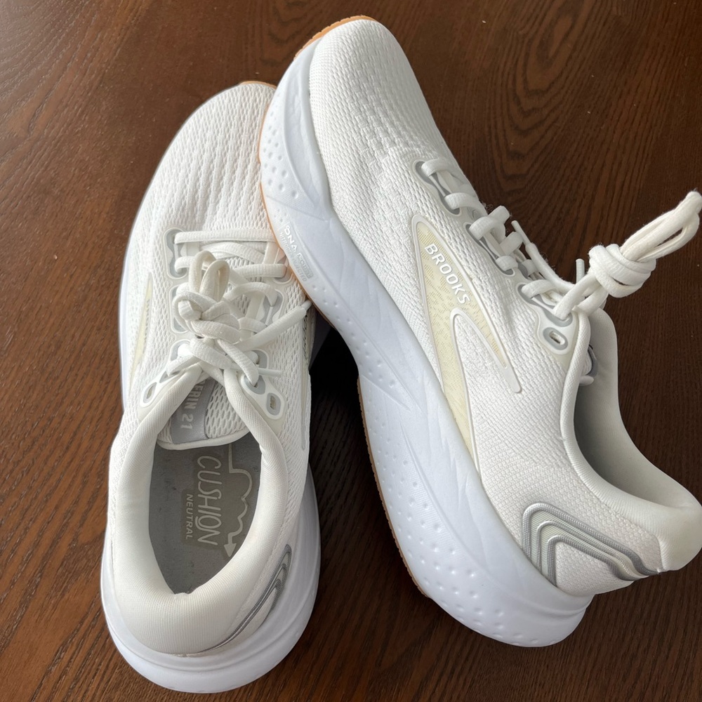 Brooks Women's White Glycerin 21